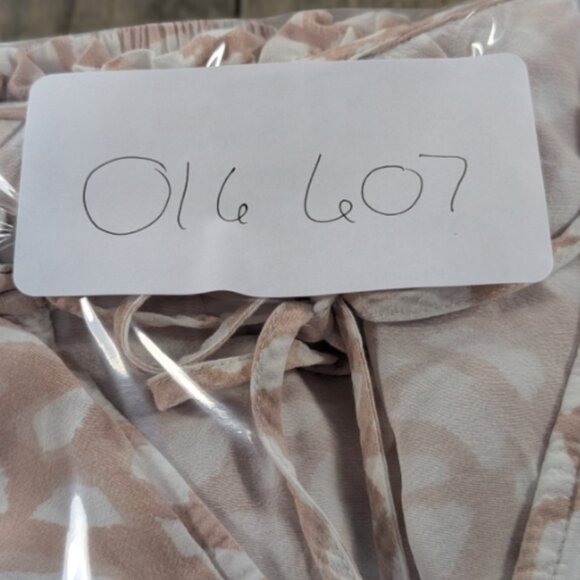 Vineyard Vines Top Womens Medium Beige Print Peasant Long Sleeve Ruffle Trim BOH - Picture 10 of 10